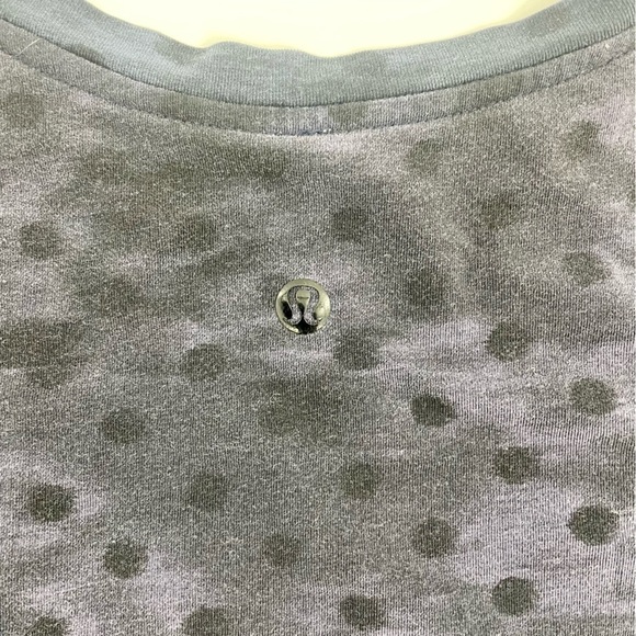 Lululemon Love Tee II Windy Blooms Deep Navy Black Polka Dot Athleisure Tshirt 6 - Picture 10 of 10